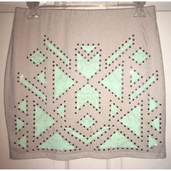 ✨HP✨Express Rhinestone Aztec Print Mini Skirt✨ - Picture 2 of 2
